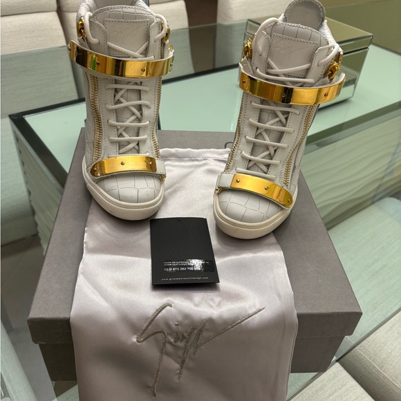 Giuseppe Zanotti Shoes - Authentic Giuseppe Zanotti Lorenz 75 TR Donna Gold and Cream High-Top Sneakers